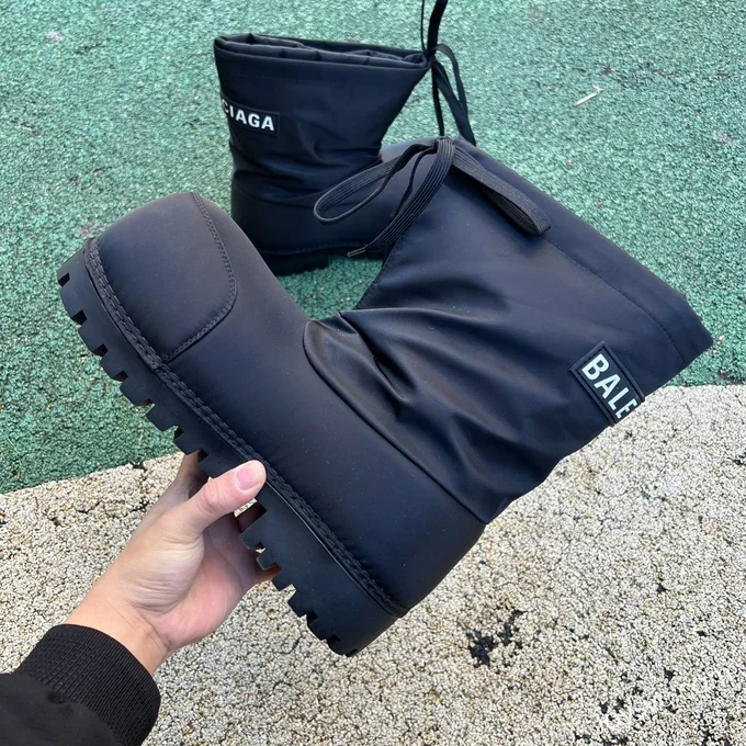 Balenciaga Black Snow Boots Vintage Dad Shoes