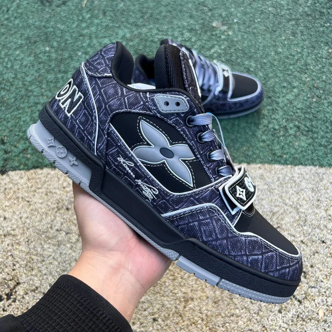 Louis Vuitton Trainer Navy Black