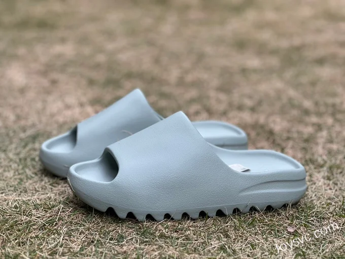 Adidas Yeezy Slide in Green