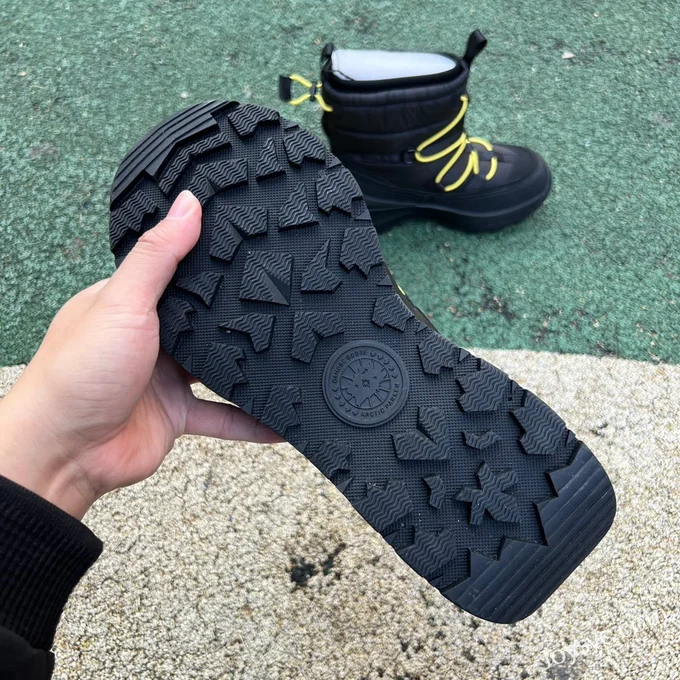 Canada Goose Snow Boot 01 Black Yellow