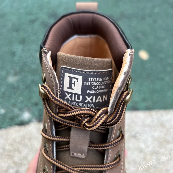 Timberland Mid-Top Boots in Dark Brown