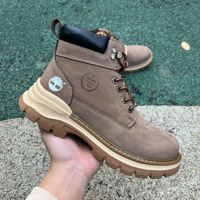 Timberland Mid-Top Boots in Dark Brown