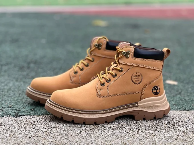 Timberland Mid-Top Boots in Light Brown