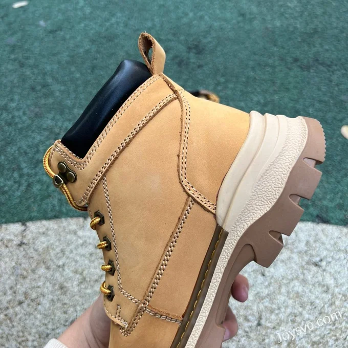 Timberland Mid-Top Boots in Light Brown