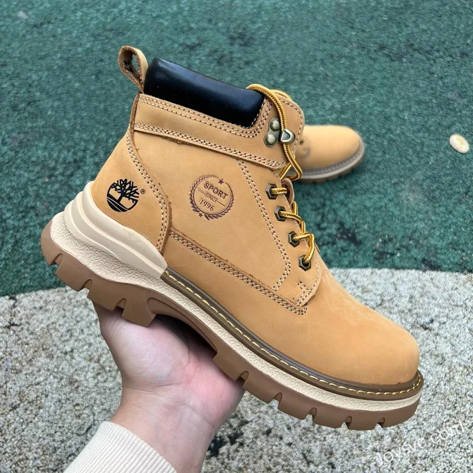 Timberland Mid-Top Boots in Light Brown