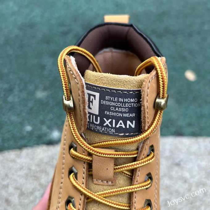 Timberland Mid-Top Boots in Light Brown