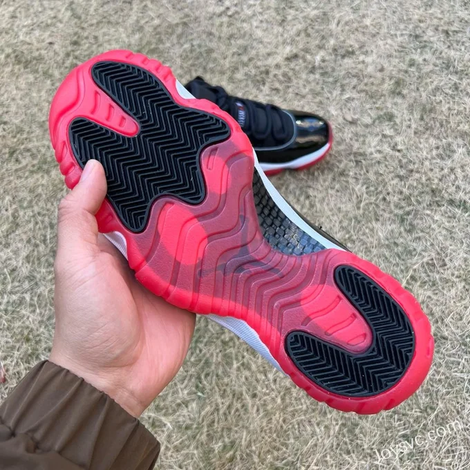 Air Jordan 11 Low Bred 2025 FV5104-006