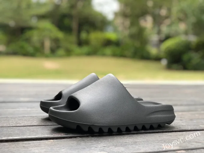 Adidas Yeezy Slide in Black