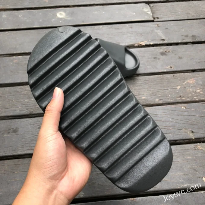 Adidas Yeezy Slide in Black