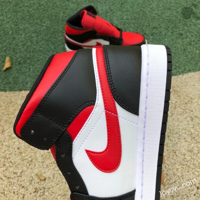 Air Jordan 1 Mid Bred Toe 554724-079