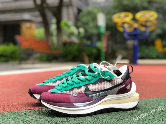 Nike x Sacai Vaporwaffle Burgundy DD3035-200