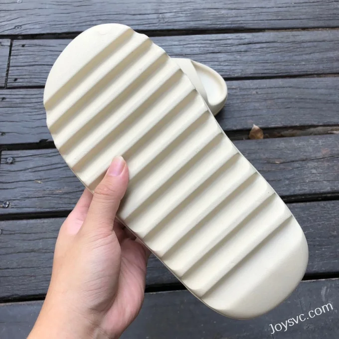 Adidas Yeezy Slide in Off-White