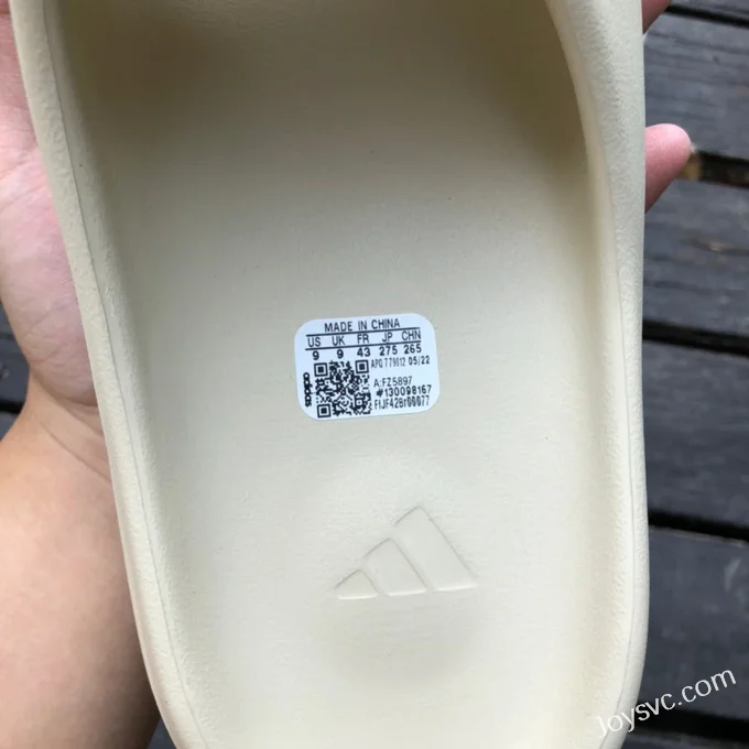 Adidas Yeezy Slide in Off-White