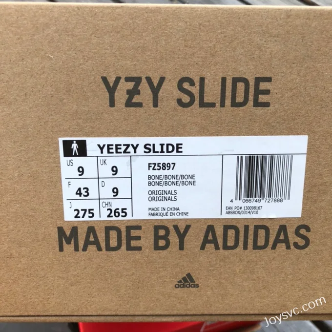 Adidas Yeezy Slide in Off-White