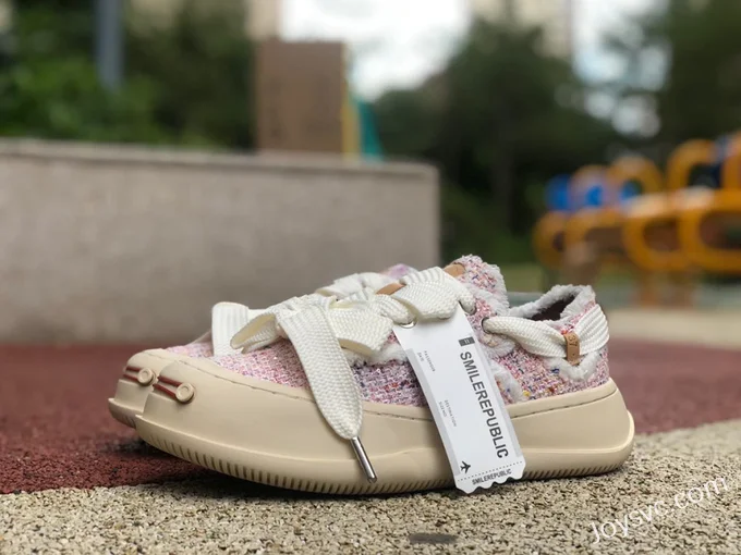 VESSEL SMILENCE Low-Top Canvas Shoes in White and Pink