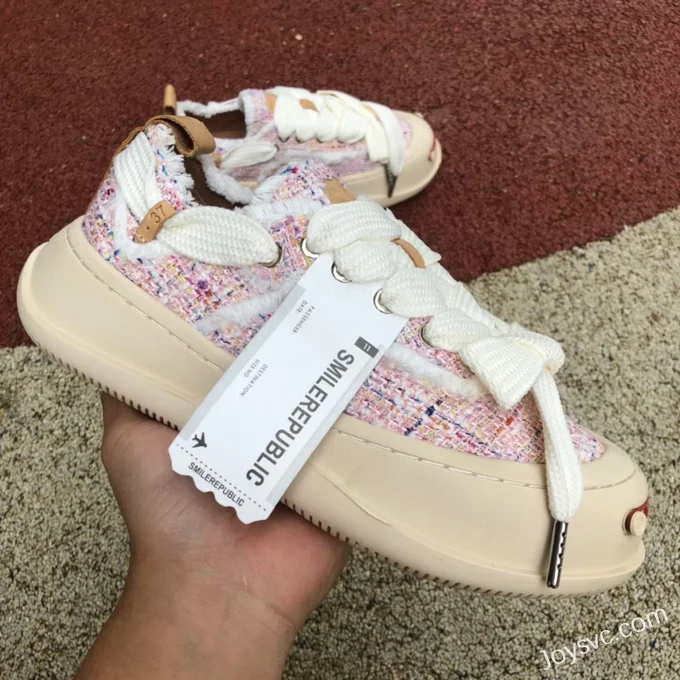 VESSEL SMILENCE Low-Top Canvas Shoes in White and Pink