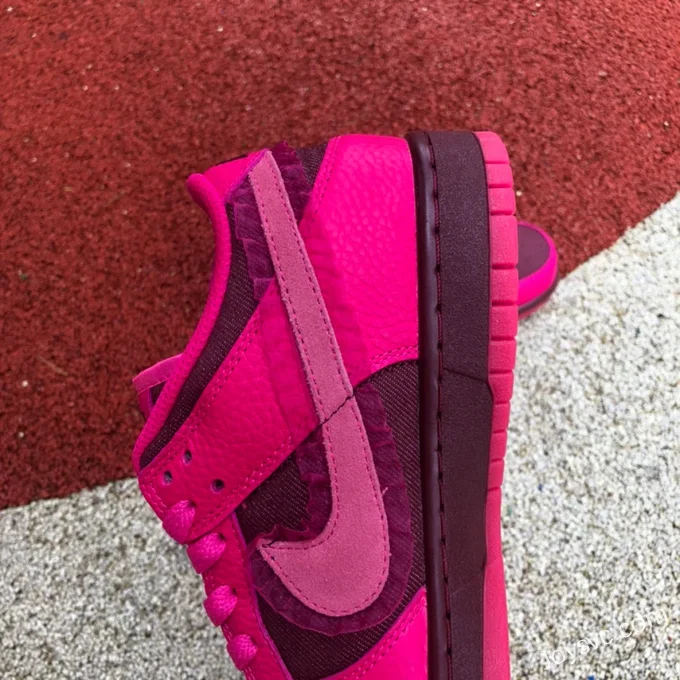 Nike Dunk Low Pink Valentine's Day Retro Sneakers DQ9324-600