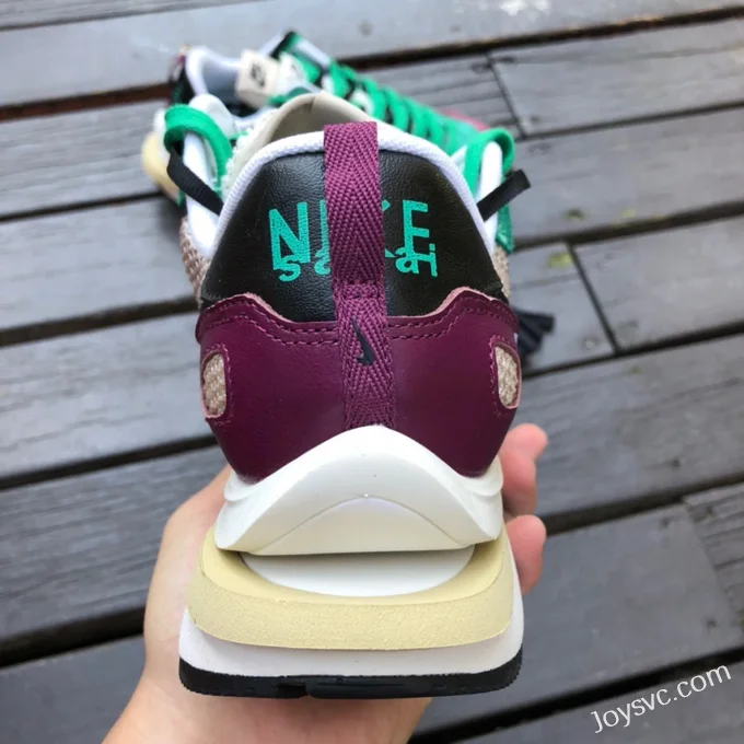 Nike x Sacai Vaporwaffle Burgundy DD3035-200