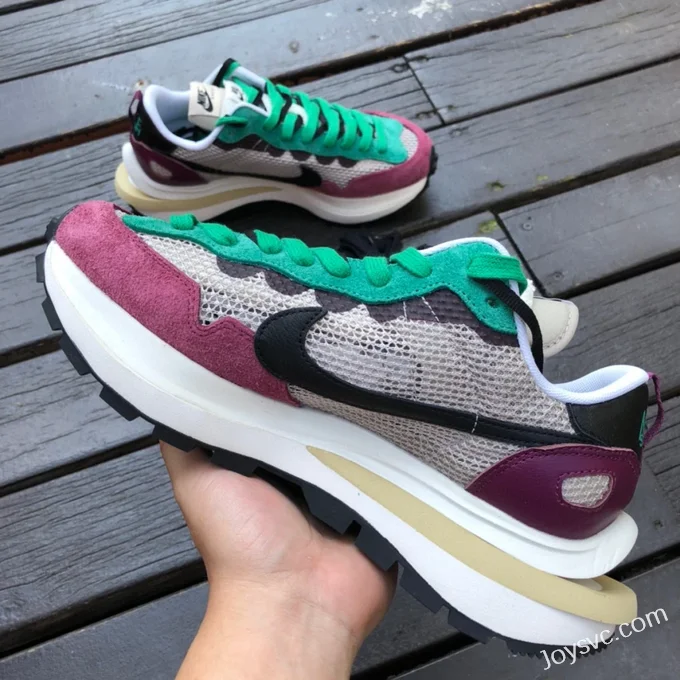 Nike x Sacai Vaporwaffle Burgundy DD3035-200