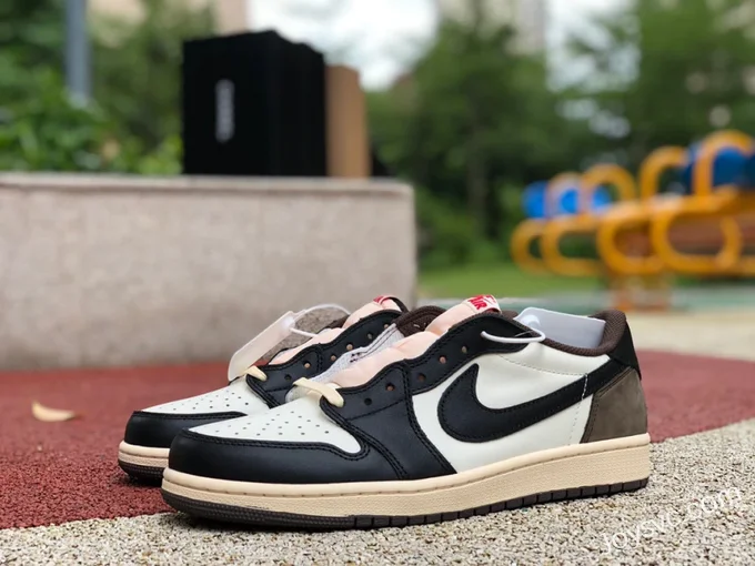 Air Jordan 1 Low CQ4277-105 Dark Mocha