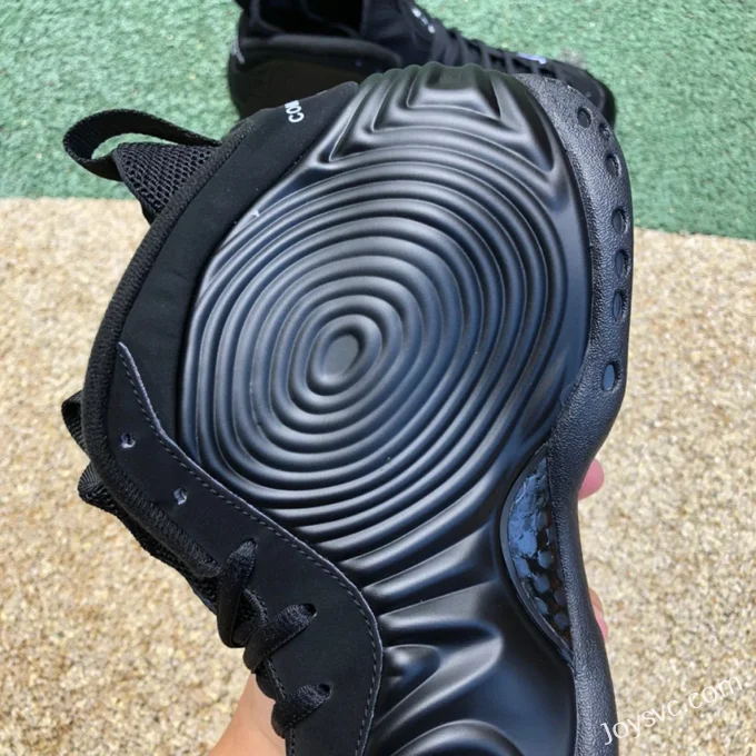 Nike Air Foamposite One CDG in Black