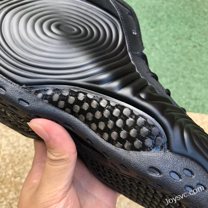 Nike Air Foamposite One CDG in Black