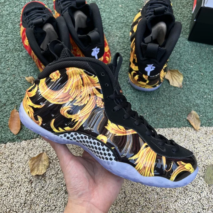 Nike Foamposite One x Supreme Sneakers in Black Straw