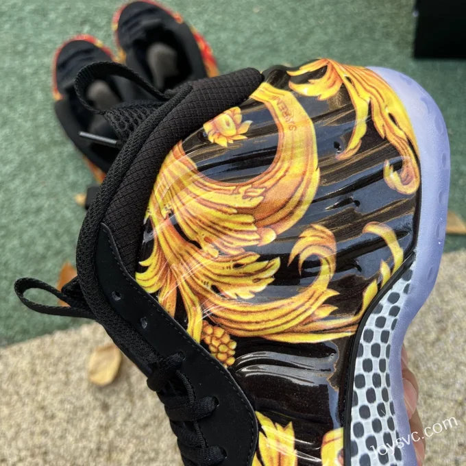 Nike Foamposite One x Supreme Sneakers in Black Straw