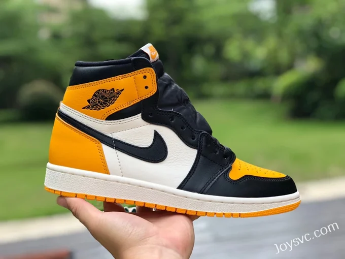 Air Jordan 1 High 555088-711 Black Yellow Toe Retro