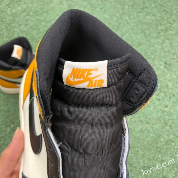 Air Jordan 1 High 555088-711 Black Yellow Toe Retro