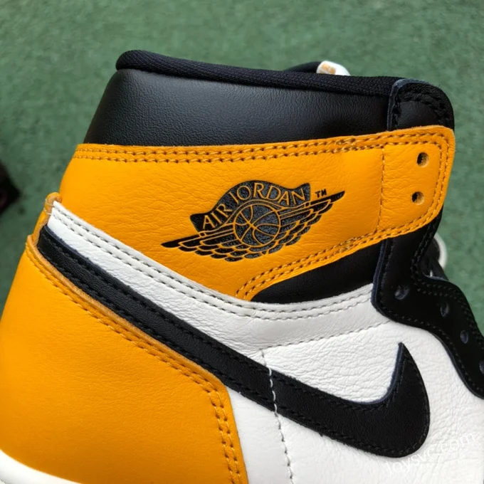 Air Jordan 1 High 555088-711 Black Yellow Toe Retro