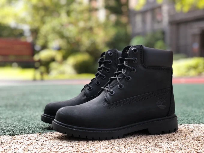 Timberland 6-Inch Lightweight Boots in Black High-Top