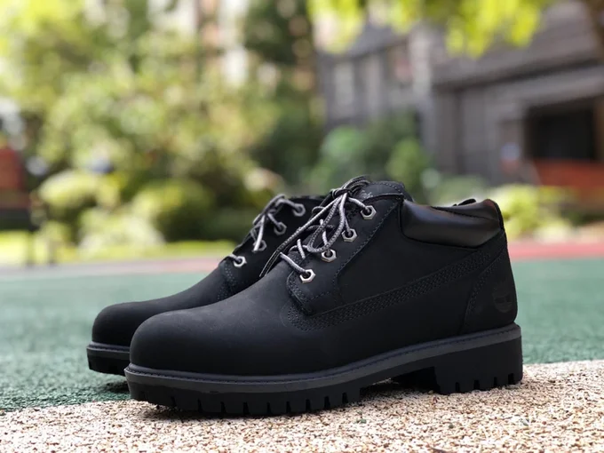 Timberland 6-Inch Lightweight Boots in Black