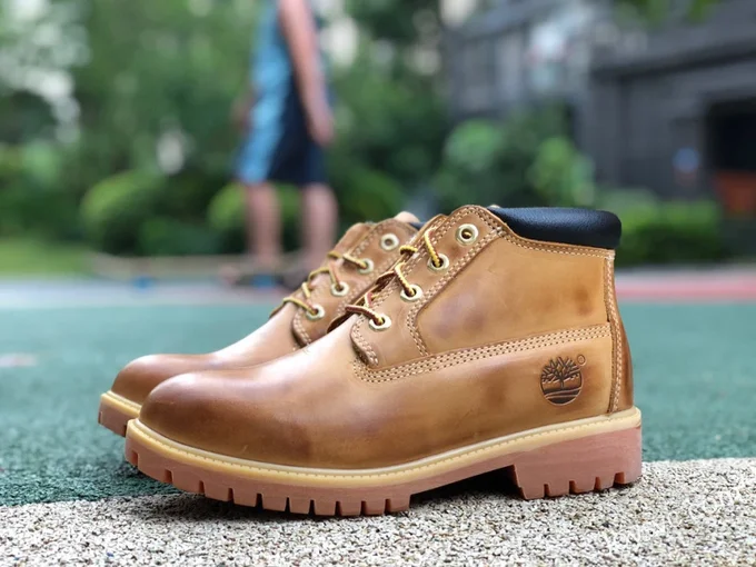 Timberland Mid-Top Boots in Brown