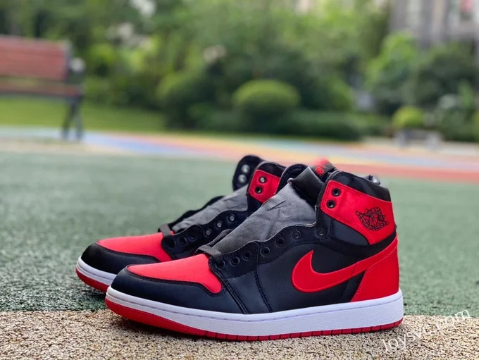 Air Jordan 1 High FD4810-061 Satin Bred Retro