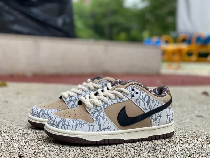 Travis Scott x Nike SB Dunk Low Paisley CT5053-010