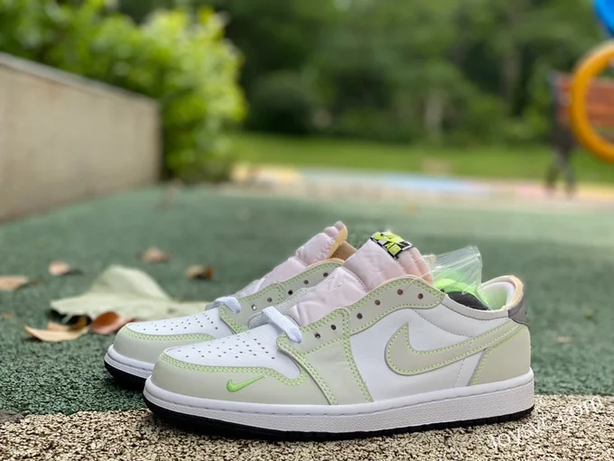 Air Jordan 1 Low OG DM7837-103 Ghost Green Retro