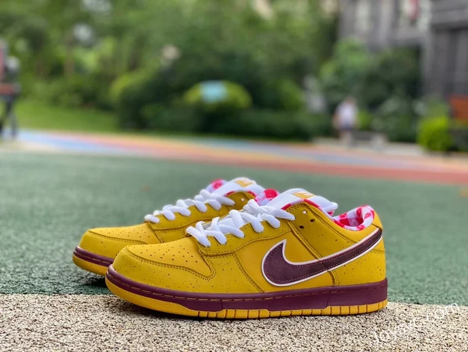 Nike SB Dunk Low Yellow Lobster 313170 137566