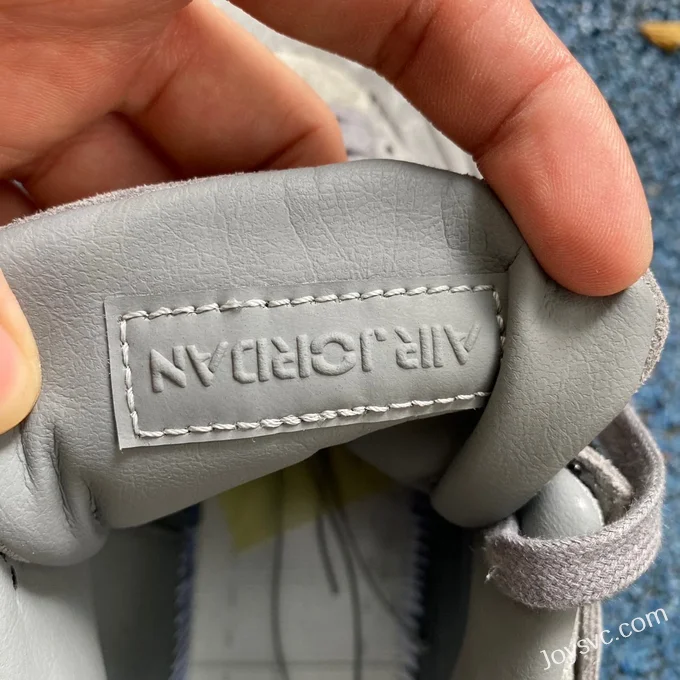 Air Jordan 4 KAWS 930155-003 Grey