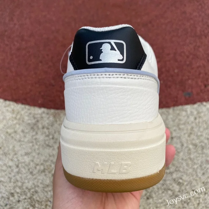 MLB White Beige NY Yankees Dad Shoes 3ASXCA12N-50WHS