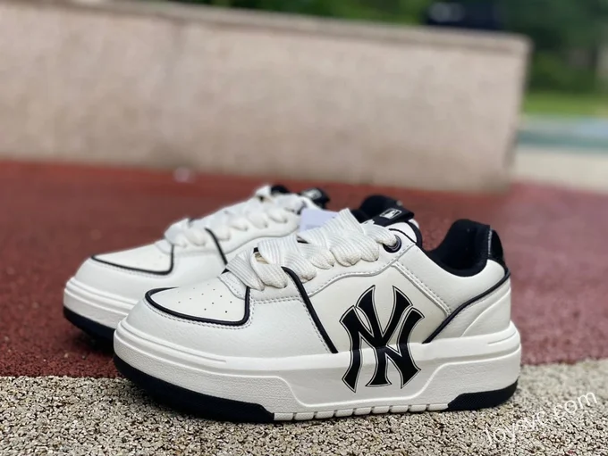 MLB White Black NY Yankees Dad Shoes 3ASXCA12N-C0001