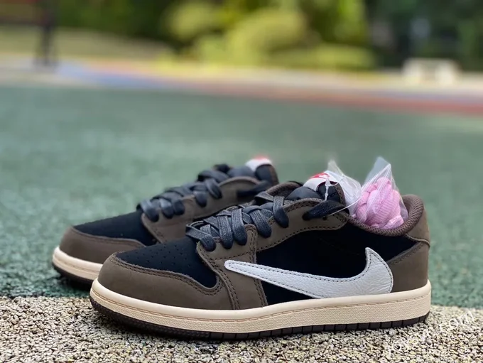 Travis Scott x Air Jordan 1 Low CQ4277-001 Brown Kids Version