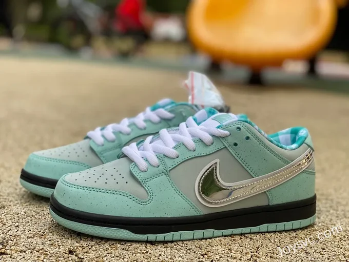 Tiffany & Co. x Nike Dunk Low BV1310-402