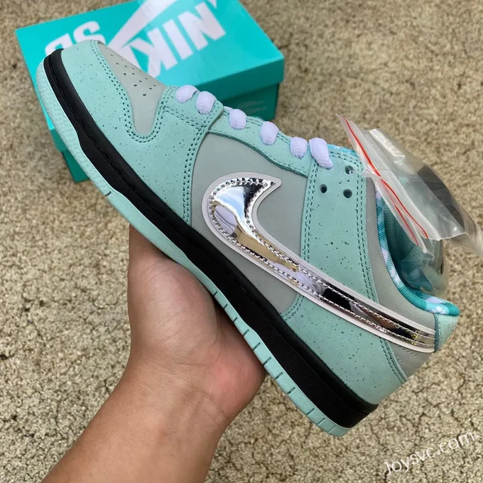 Tiffany & Co. x Nike Dunk Low BV1310-402