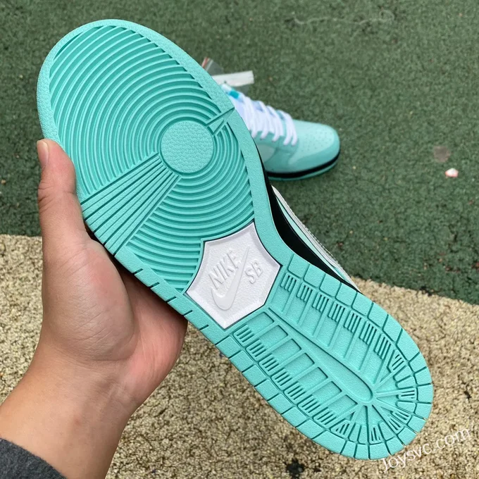 Tiffany & Co. x Nike Dunk Low BV1310-402