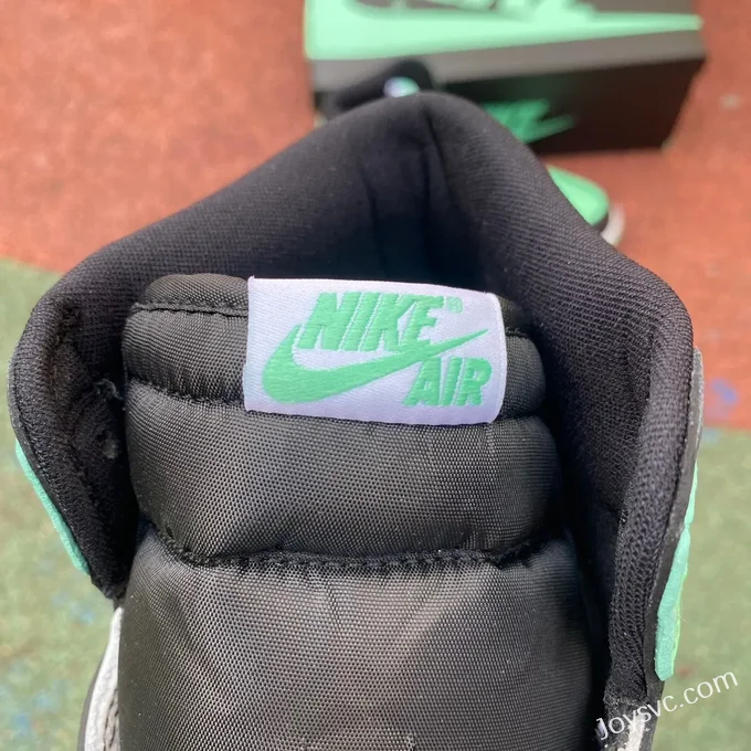 Air Jordan 1 High DZ5485-130 Green Glow Retro