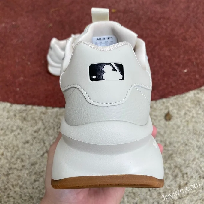 MLB 3.0 Cream Chunky Runner Basic Dad Shoes