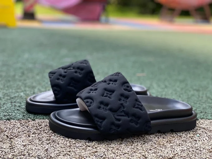 Louis Vuitton Pool Pillow Comfort Black Slides