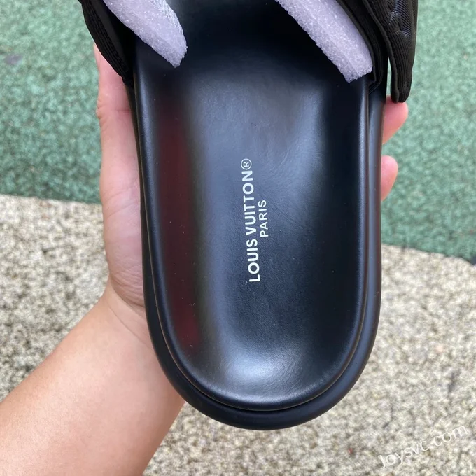 Louis Vuitton Pool Pillow Comfort Black Slides