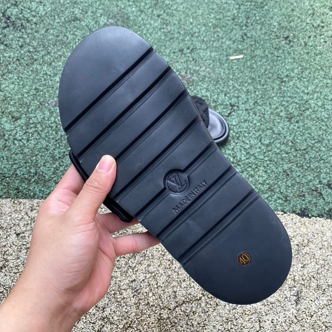 Louis Vuitton Pool Pillow Comfort Black Slides